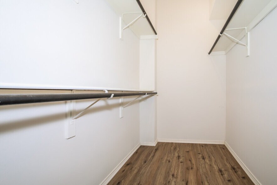 Building Photo - 2607 Mountainview Dr