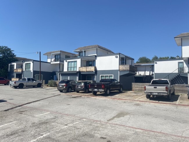 Building Photo - Cal West