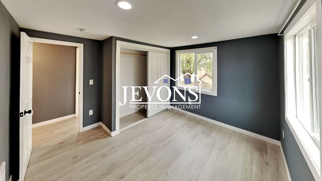 Building Photo - Charming 3-bedroom home in a peaceful sett...