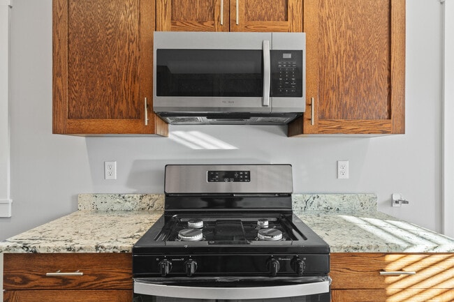 Building Photo - 106 N Main St