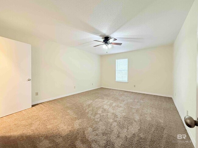 Building Photo - 233 Ridgewood Dr