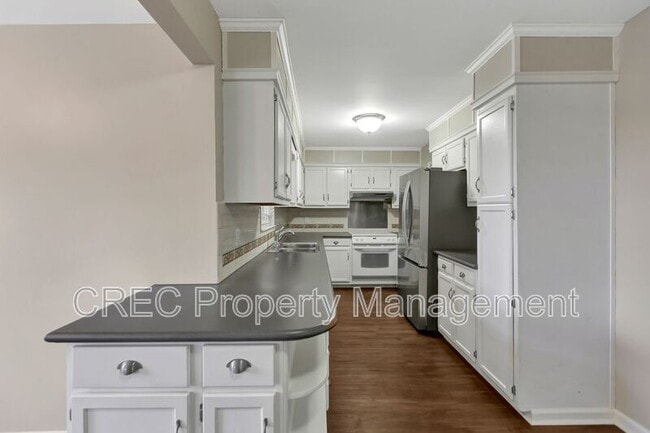 Building Photo - 700 Cluster Pines Rd