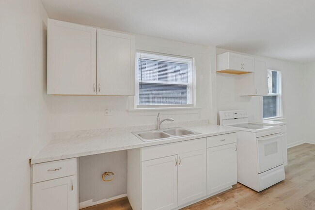 Building Photo - 1997-1999 W Broad St