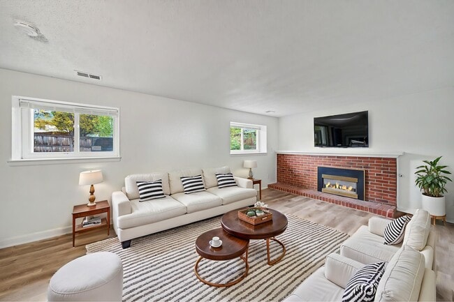 Building Photo - 9587 Dudley Dr