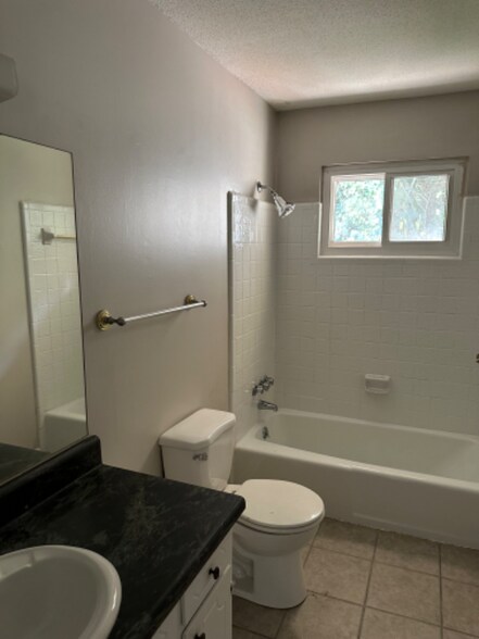 Building Photo - 3814 Cherwood Ln