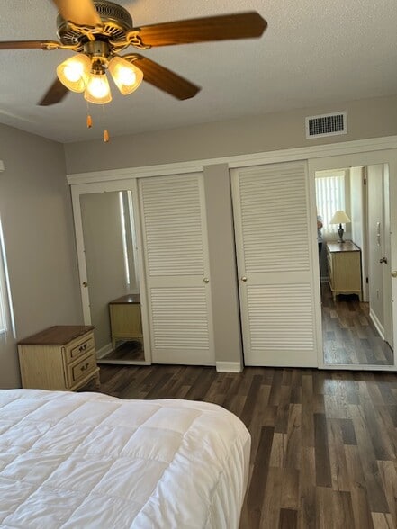 Wall to wall closet - 4158 Tamiami Trl