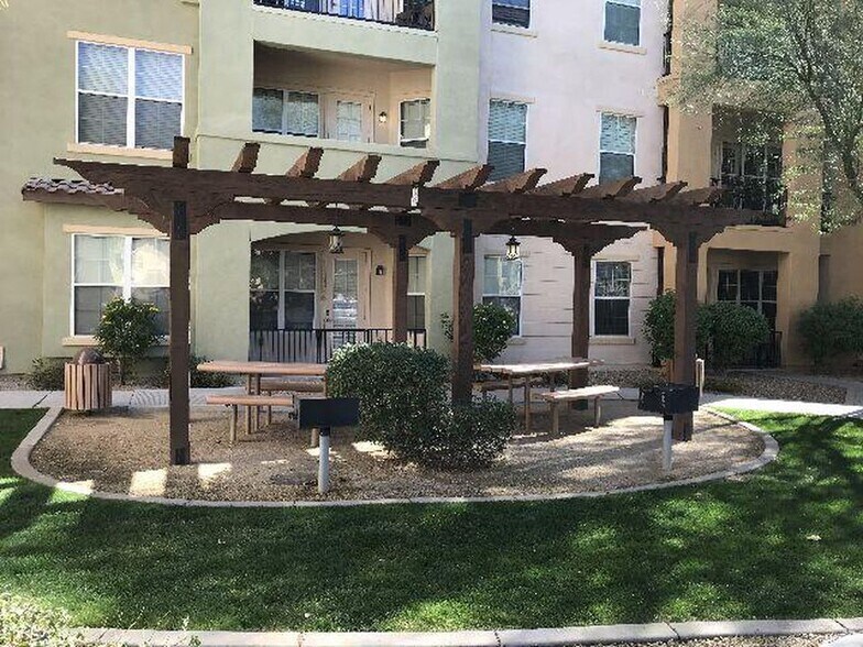 Building Photo - 14575 W Mountain View Blvd
