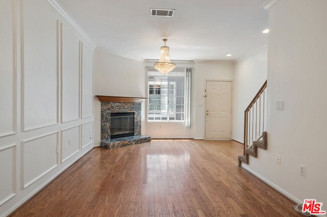 Building Photo - 13030 Moorpark St
