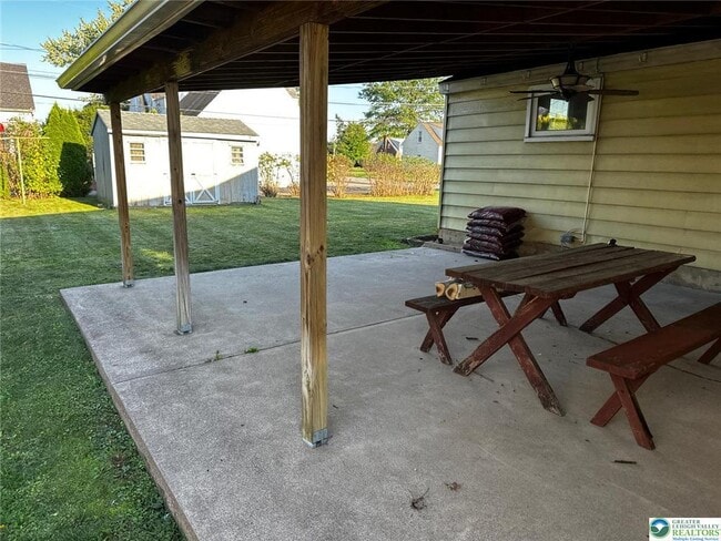 Building Photo - 1103 N Van Buren St