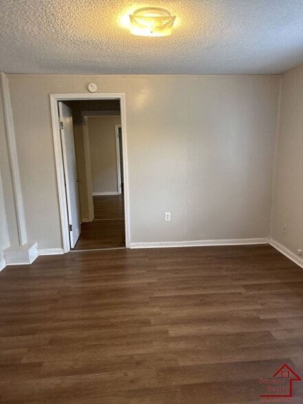 Building Photo - 4020 Kirkland Ave