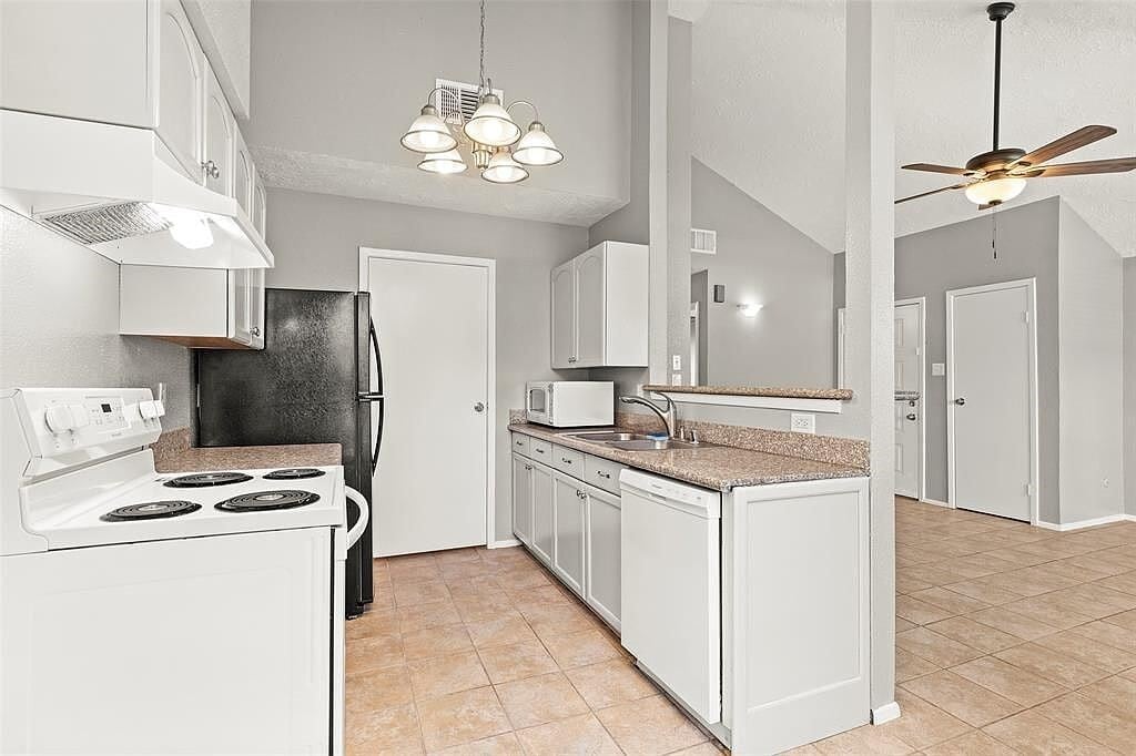 Kitchen - 5406 Rivergate Dr