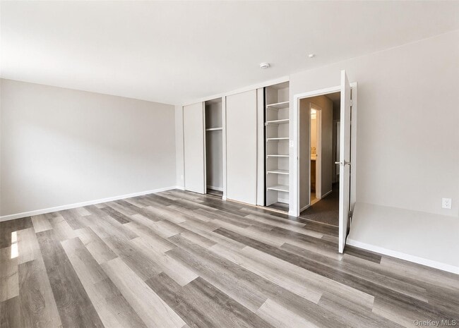 Building Photo - 136 Hill Crescent