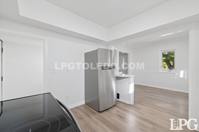 Building Photo - 4013 Caroline Ave