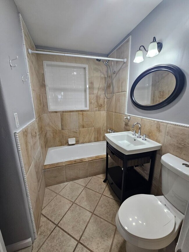 Building Photo - 352 Bonito Ave