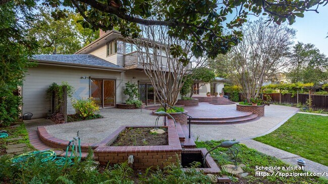 Building Photo - 16000 Greenwood Rd