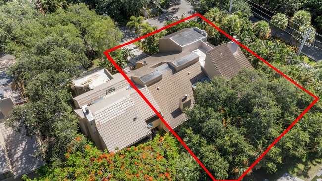 Building Photo - 790 St Albans Dr