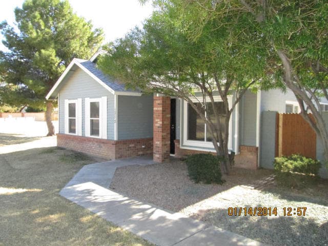 Building Photo - Three bedroom, two bath home!