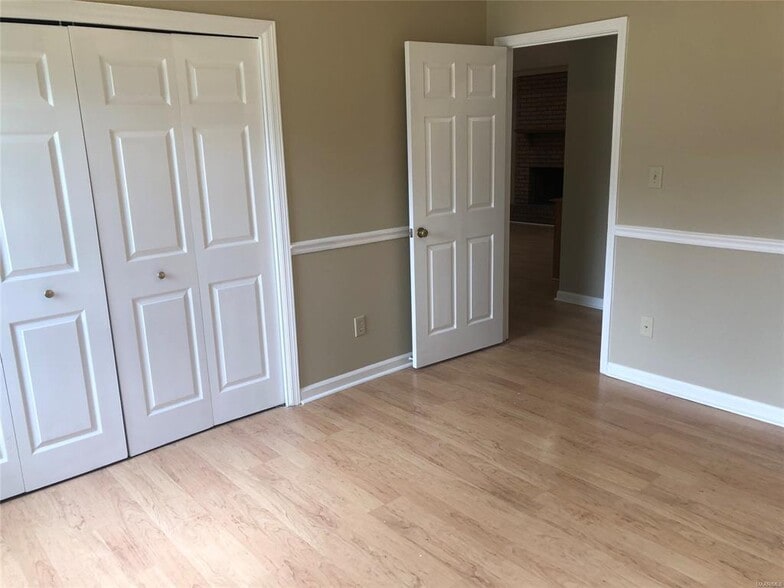 Building Photo - 4145 Johnstown Dr