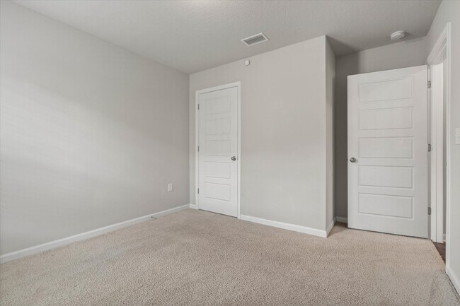 Building Photo - 34505 Paisley Ave