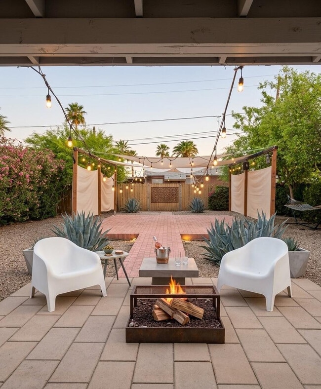 Building Photo - 1517 E Roosevelt St