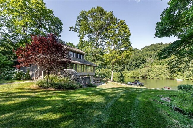 Building Photo - 8 Cedar Point Dr