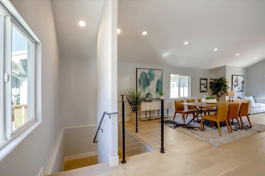 Building Photo - 914 Everett Ave