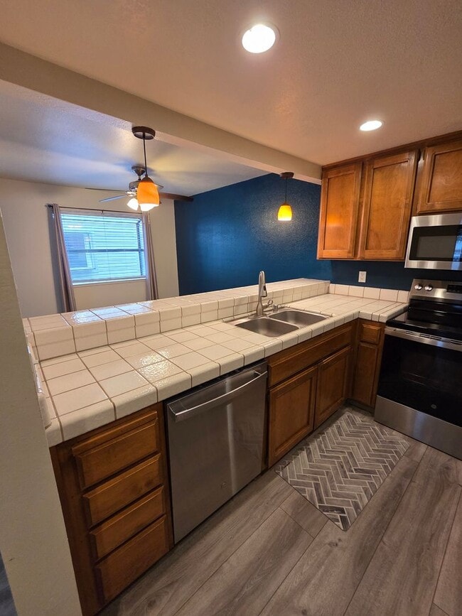 Building Photo - REDUCED!!!