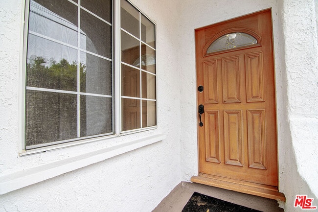 Building Photo - 466 S Orlando Ave