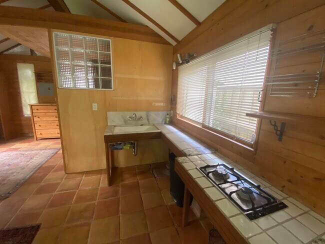 Building Photo - 518 McDaniel St