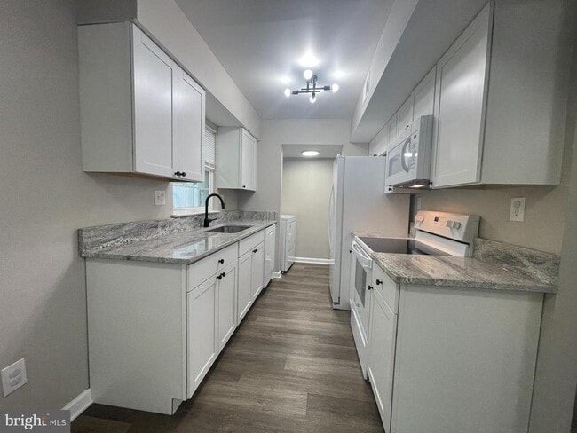 Building Photo - 5005 Vane Ct