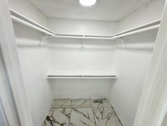 Building Photo - Beautiful cul-de-sac Home