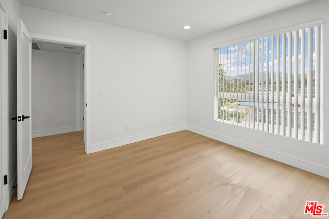 Building Photo - 2700 Fletcher Dr
