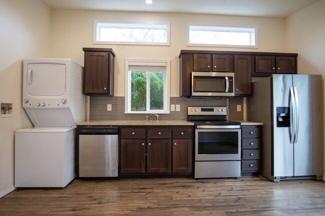 Building Photo - 1846 SE Harold St