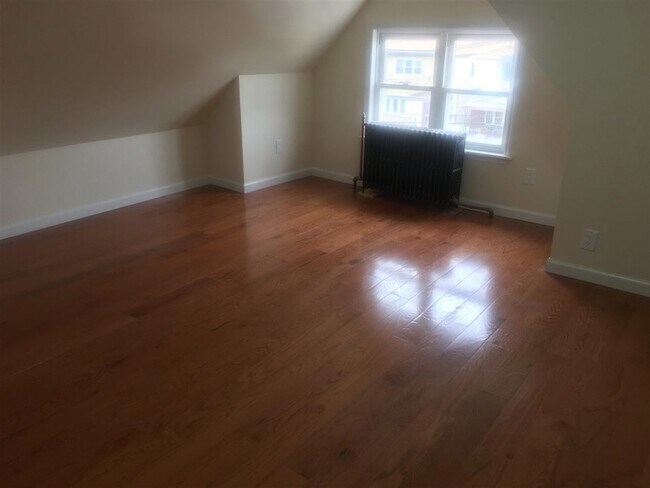 Building Photo - 74 W 7th St