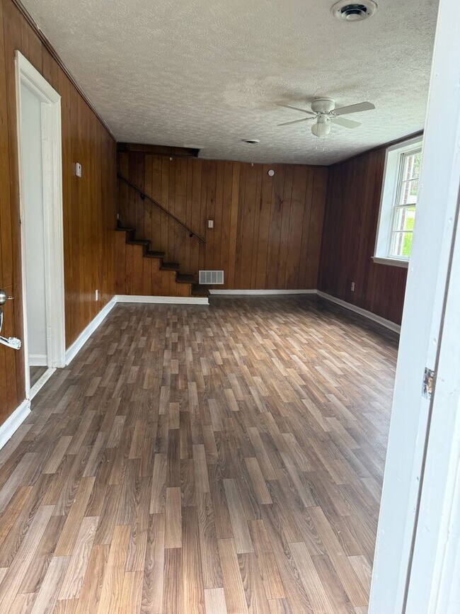Building Photo - 8195-8195 Spillers Dr SW