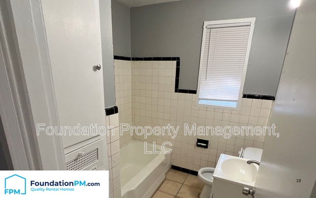 Building Photo - 1570 Rebecca St