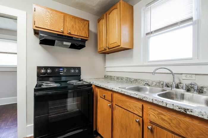 Building Photo - 478 W 63rd St