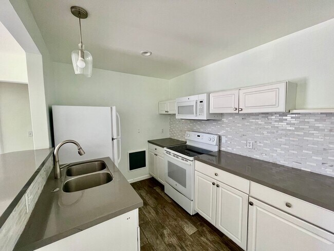 Building Photo - 61736 Terrace Dr