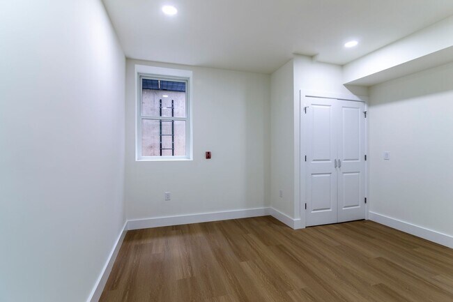 Building Photo - 3956 Parrish St