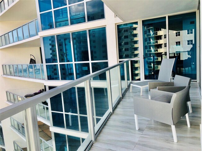 Building Photo - 3101 S Ocean Dr