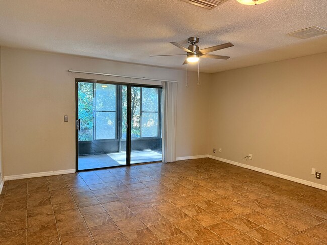 Building Photo - 2 Bedroom located in Winter Springs