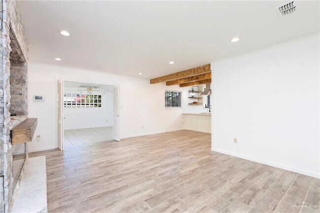 Building Photo - 21 Orchid Ave