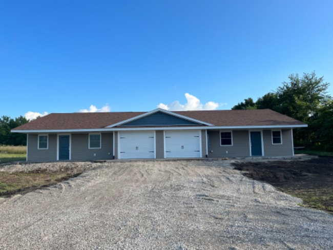 Primary Photo - 118 W Cedar Ln