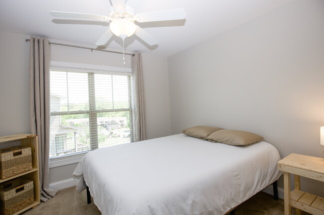 Building Photo - Charming End-Unit Townhome in Southern Pines