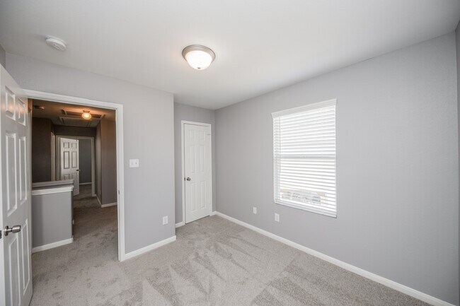 Building Photo - 1631 Dove Run