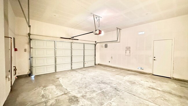 Building Photo - Fantastic Single-Story in the desirable an...