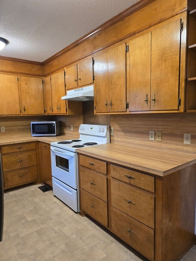 Building Photo - NEW LISTING!!!!!