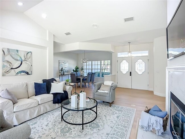 Building Photo - 2960 Sandringham Pl