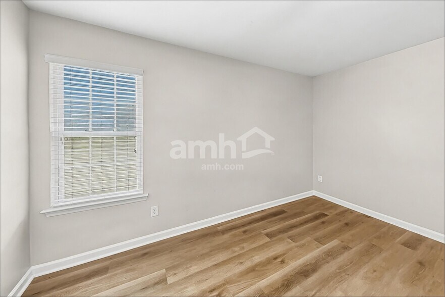 Building Photo - 10116 Hawkeye Dr
