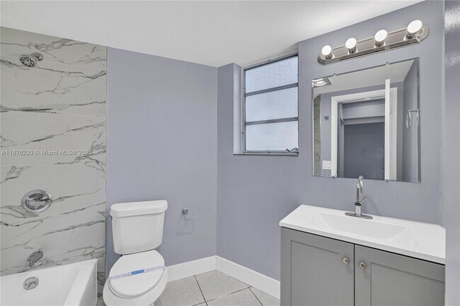 Building Photo - 1659 NE Miami Gardens Dr